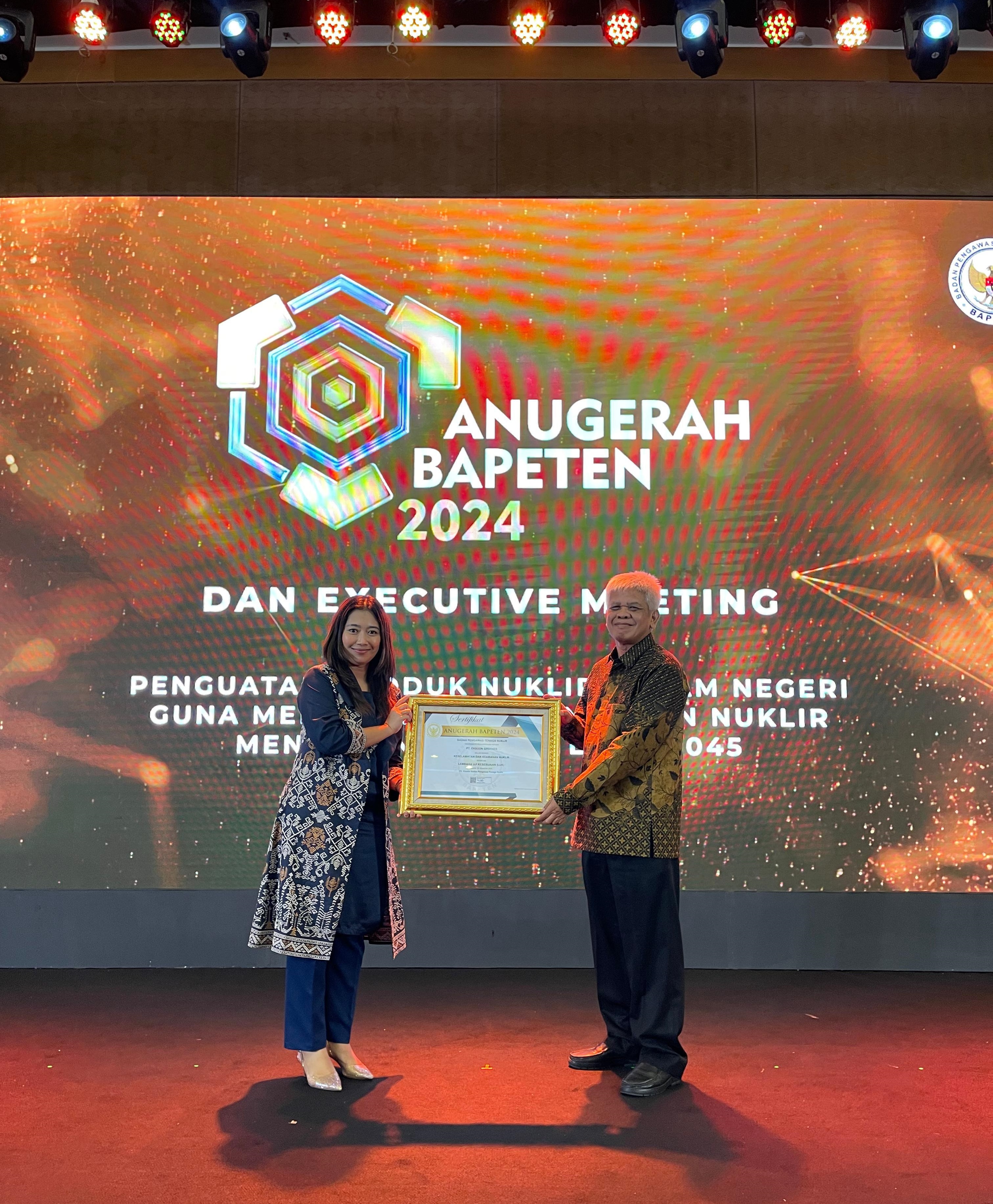 PT Eksgon Brother Raih Penghargaan Keselamatan dan Keamanan Nuklir di Anugerah BAPETEN 2024